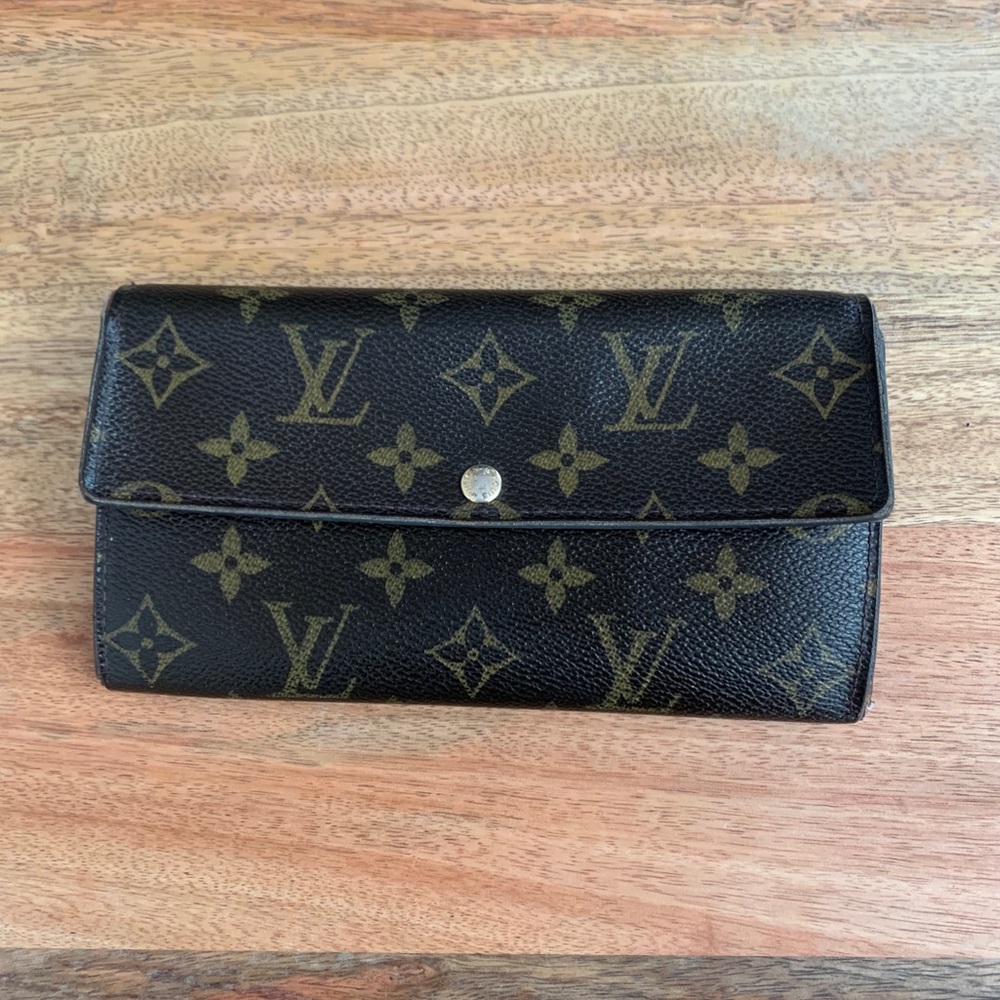 Louis Vuitton Classic Sarah Monogram Wallet